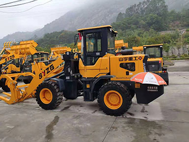 恭喜羅總喜提新車，山宇裝載機940走起，山宇重工，助您成功！